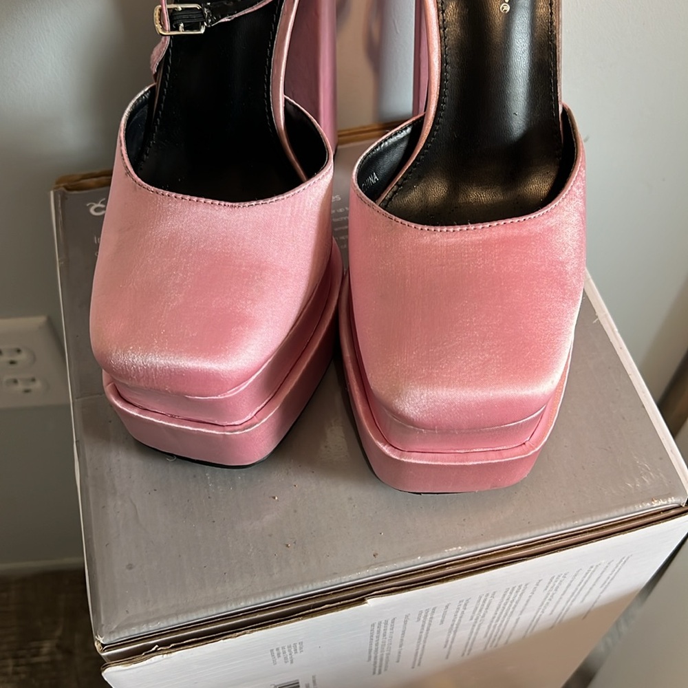 Pink platforms - Picture 2 of 3